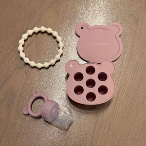 Silicon Baby fruit feeders with freezer tray and teething ring BRAND NEW